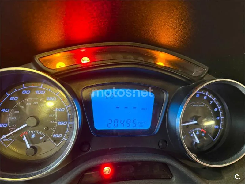Piaggio MP3 – Vista 4