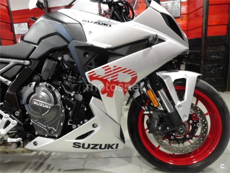Suzuki GSX-8R – Vista 3