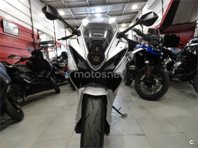 Suzuki GSX-8R – Vista 4