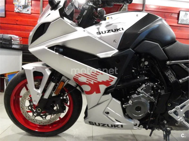 Suzuki GSX-8R – Vista 5