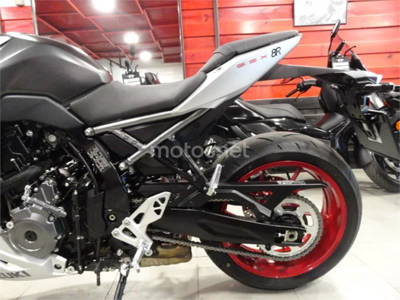 Suzuki GSX-8R – Vista 6