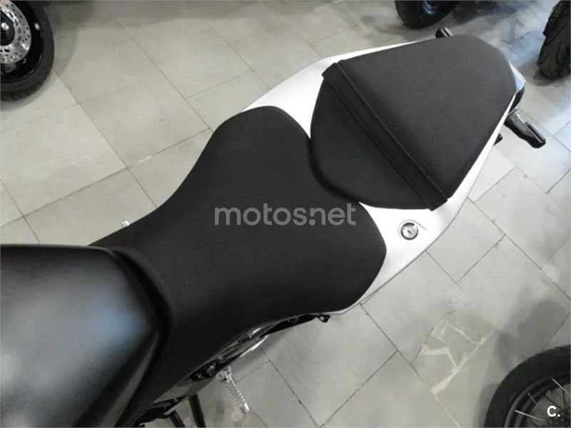 Suzuki GSX-8R – Vista 8