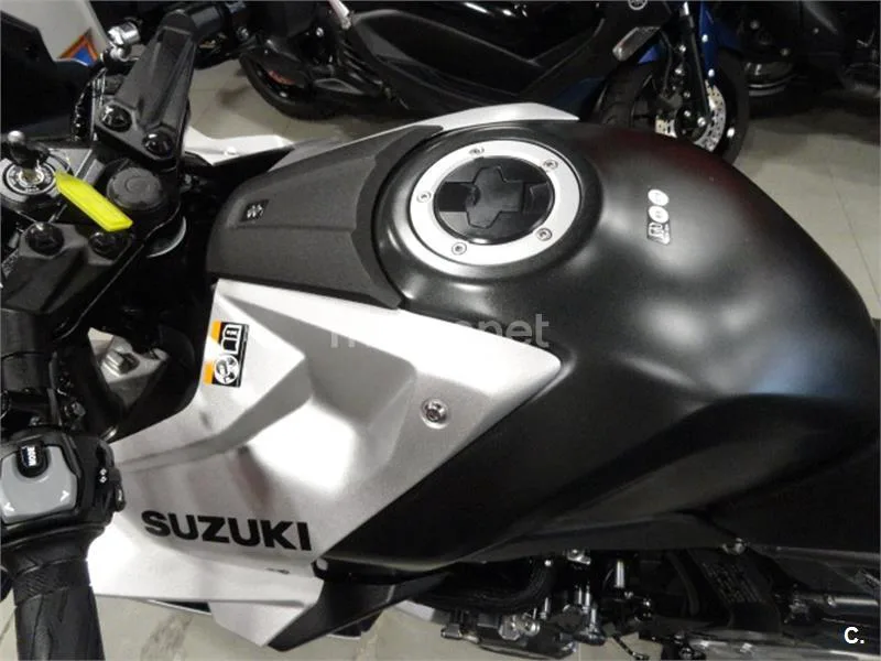 Suzuki GSX-8R – Vista 10