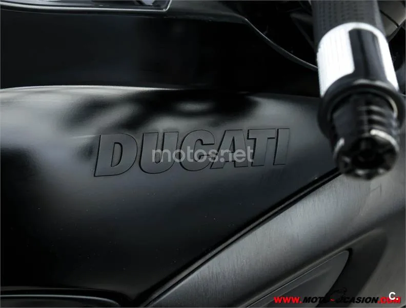 Ducati Diavel – Vista 8