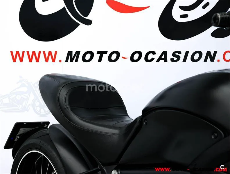 Ducati Diavel – Vista 10