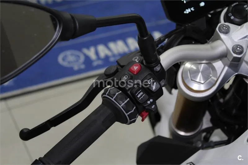 BMW F 900 R – Vista 7