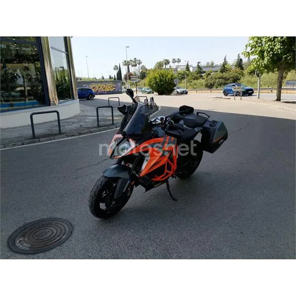KTM 1290 Super Duke GT – Vista 3