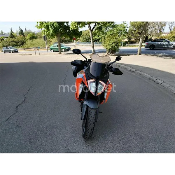 KTM 1290 Super Duke GT – Vista 4