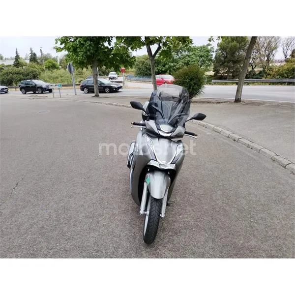 Honda SH 350i – Vista 3