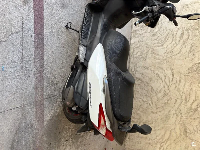 Kymco Super Dink 300 – Vista 3