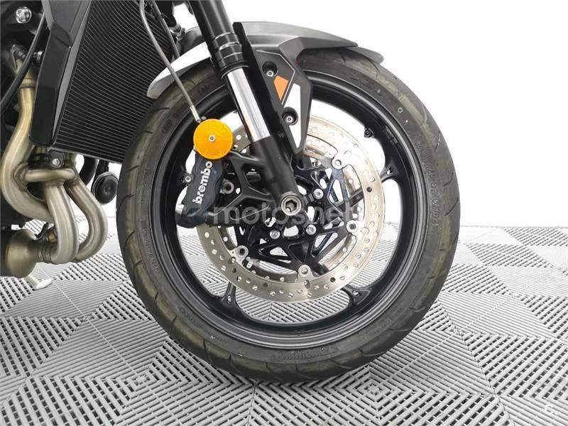 Triumph Street Triple 765 – Vista 11