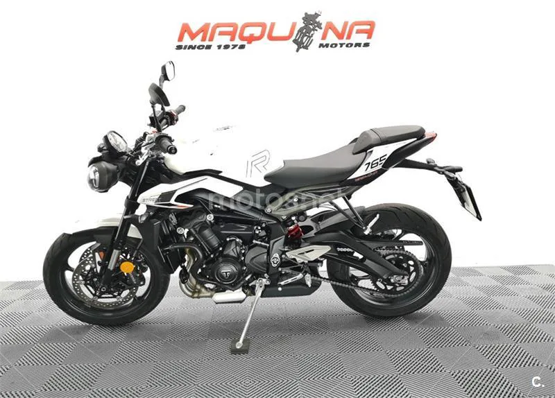 Triumph Street Triple 765 – Vista 15