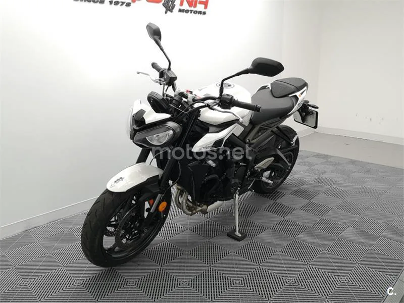 Triumph Street Triple 765 – Vista 16