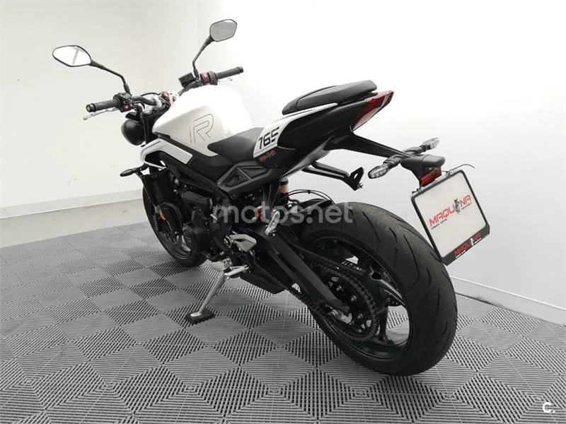 Triumph Street Triple 765 – Vista 18