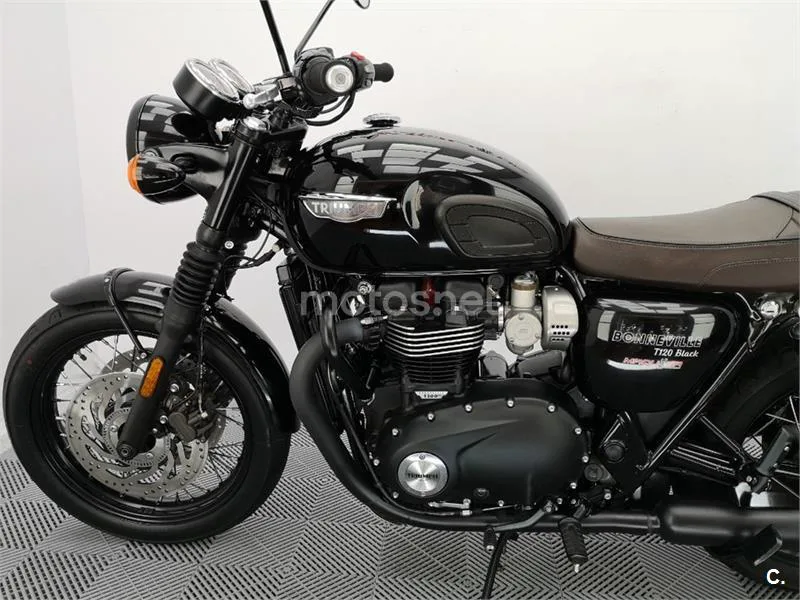Triumph Bonneville T120 – Vista 20