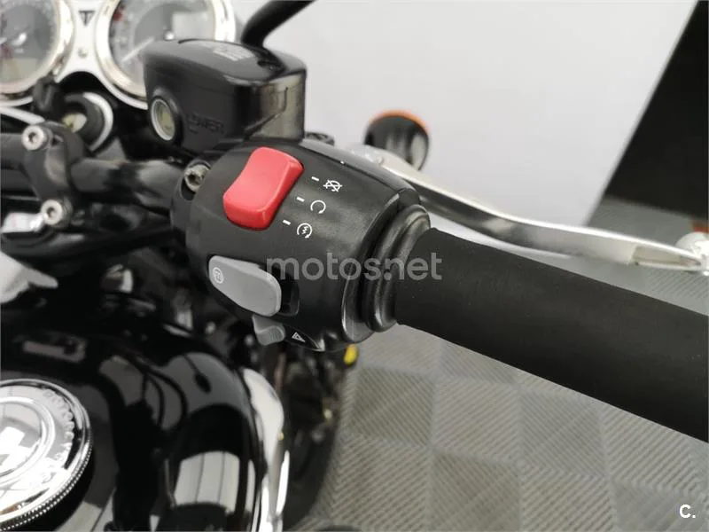 Triumph Bonneville T120 – Vista 10