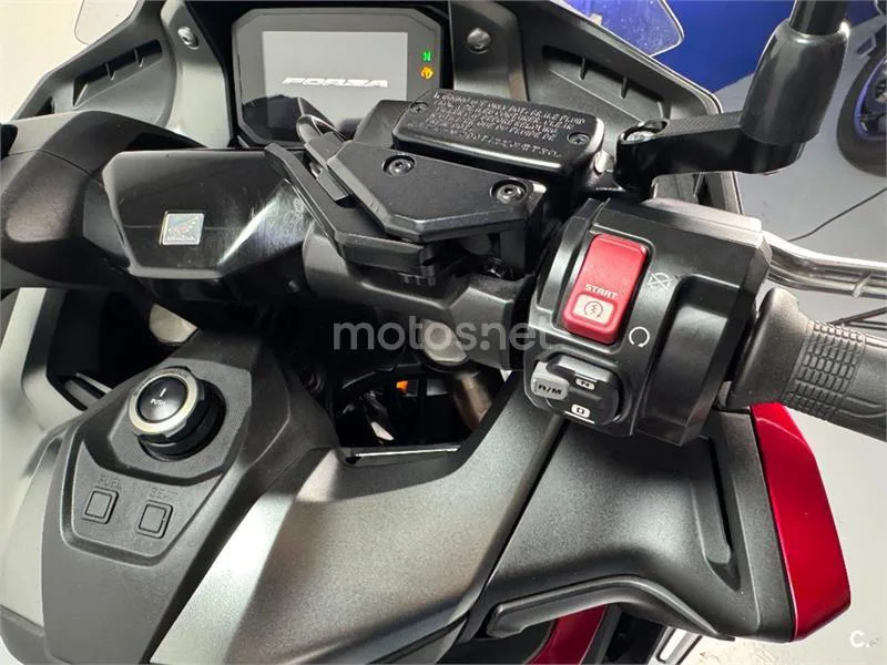 Honda Forza 750 – Vista 20