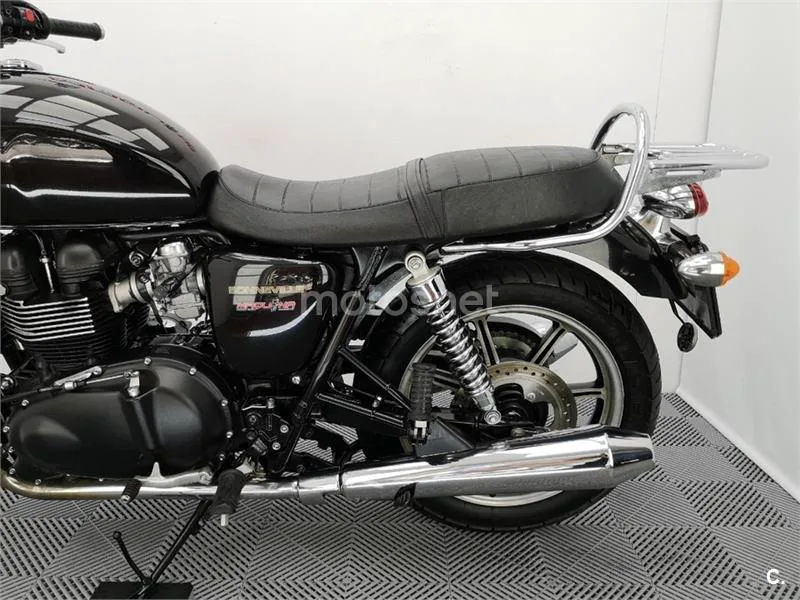 Triumph Bonneville T100 – Vista 18