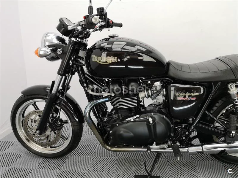 Triumph Bonneville T100 – Vista 19