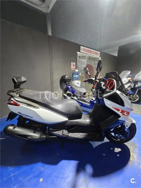Kymco Super Dink 300 – Vista 3