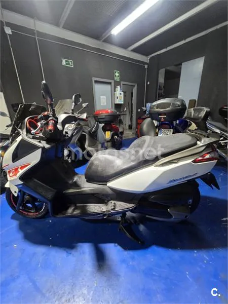 Kymco Super Dink 300 – Vista 5