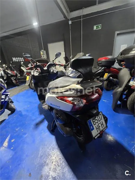 Kymco Super Dink 300 – Vista 7