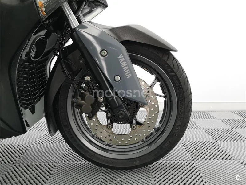 Yamaha XMAX 300 – Vista 11