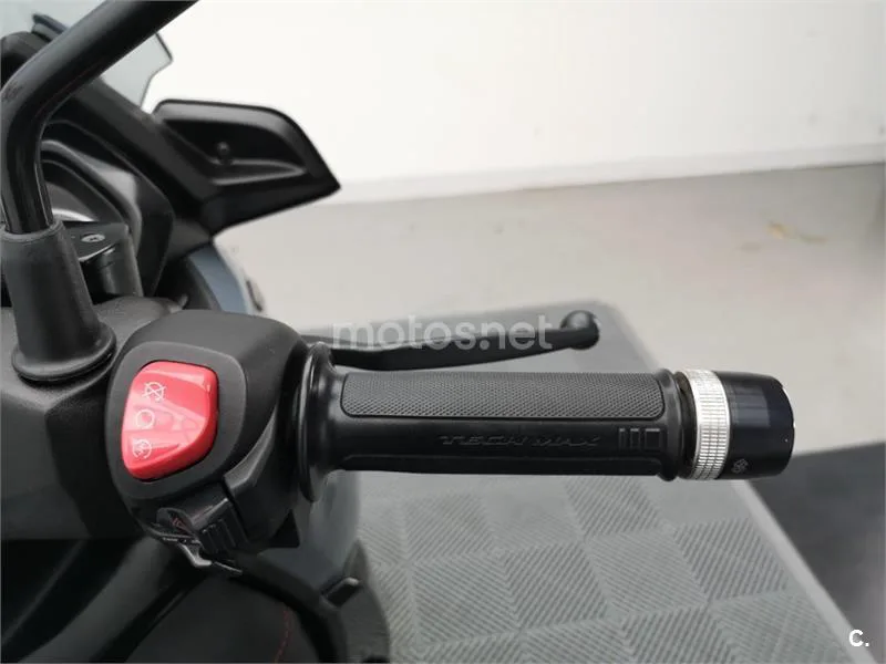 Yamaha XMAX 300 – Vista 8