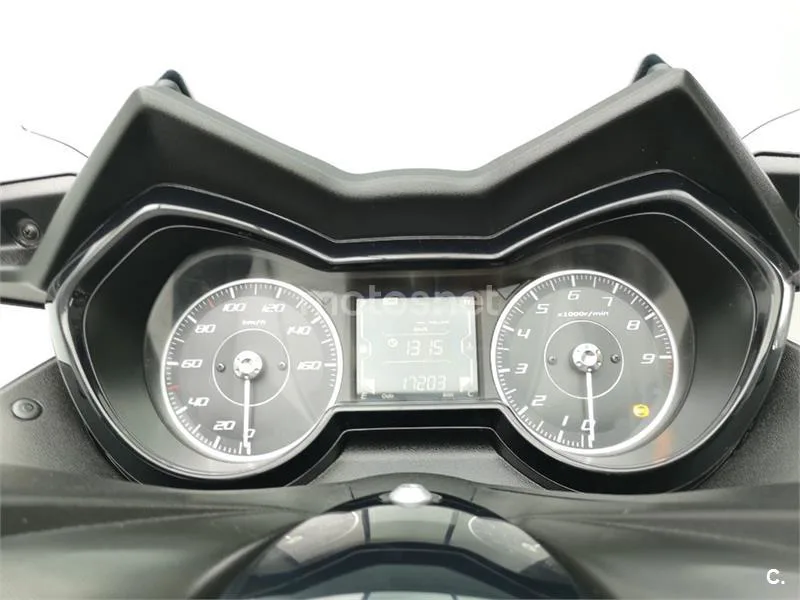 Yamaha XMAX 300 – Vista 10