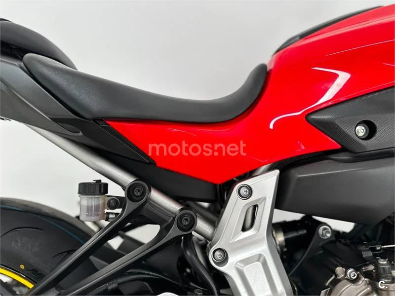 Yamaha MT-07 – Vista 12