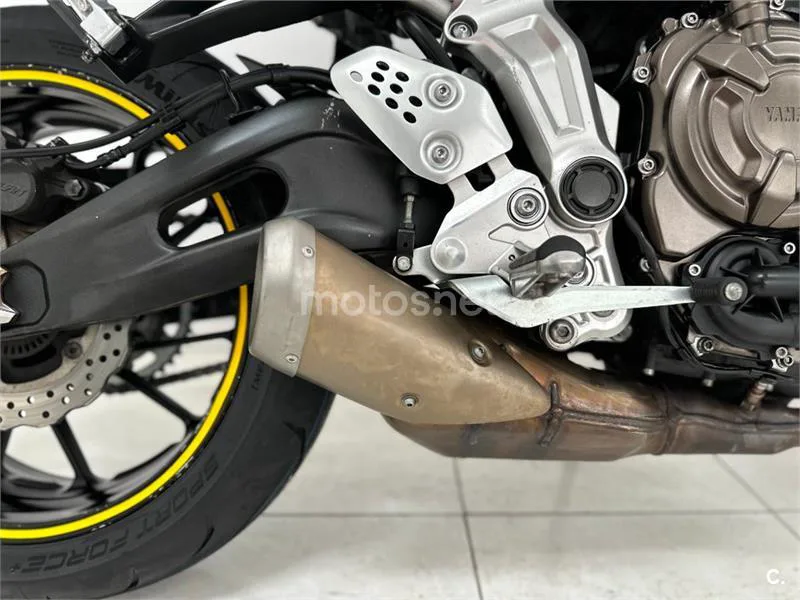 Yamaha MT-07 – Vista 13
