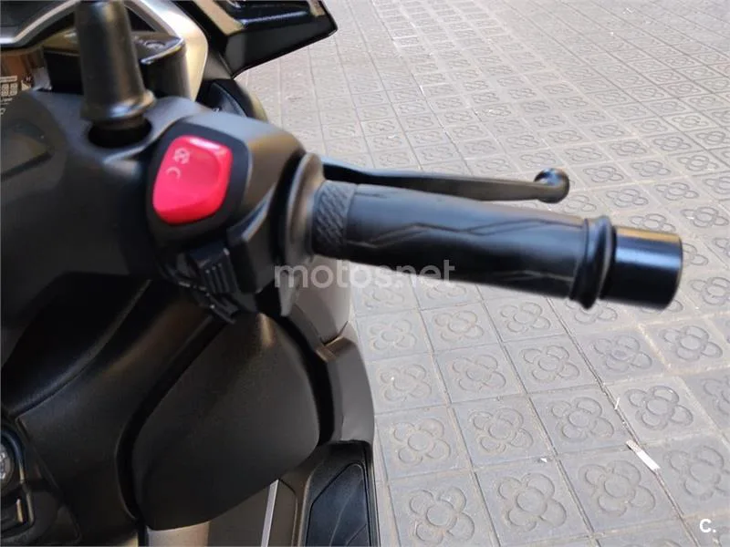 Yamaha XMAX 300 – Vista 11