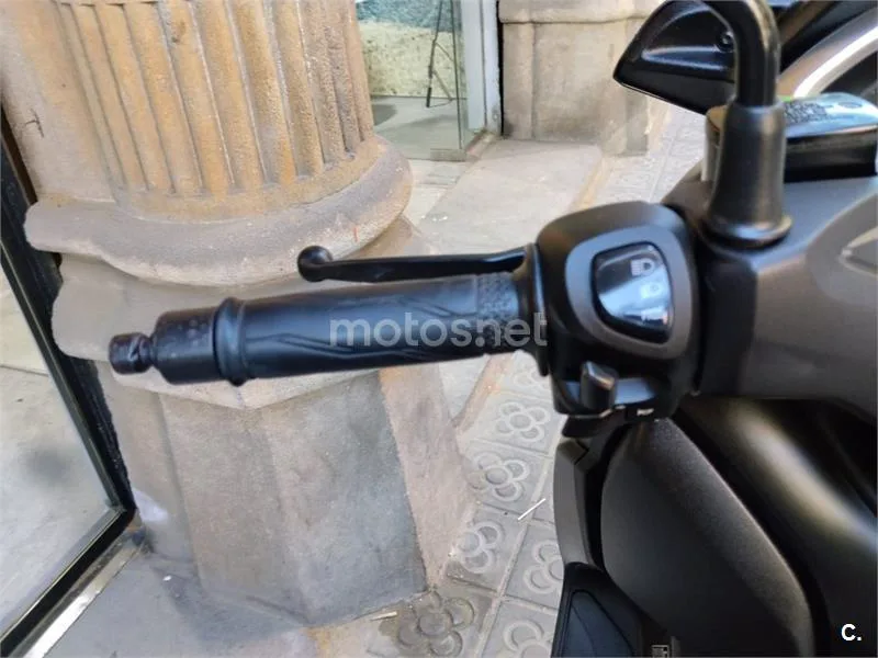 Yamaha XMAX 300 – Vista 9