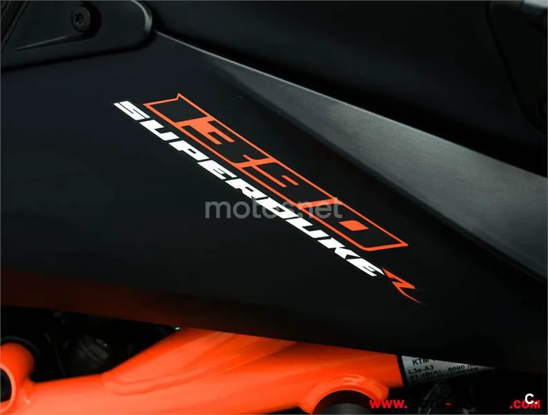 KTM 1390 Super Duke R – Vista 9