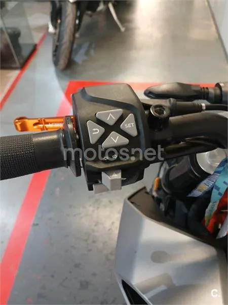 KTM 125 – Vista 8