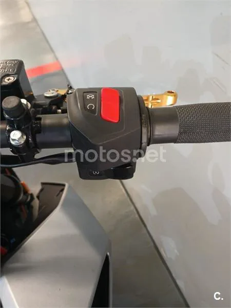 KTM 125 – Vista 9