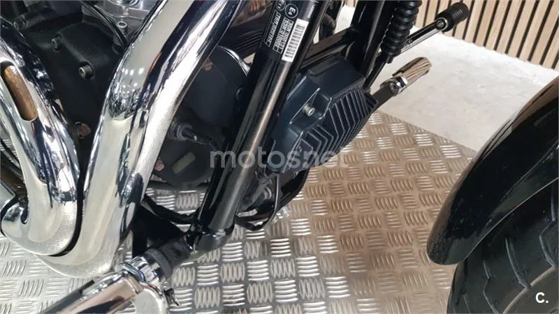 Harley-Davidson Dyna Fat Bob – Vista 16