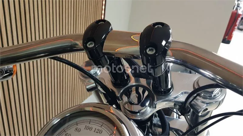 Harley-Davidson Dyna Fat Bob – Vista 23