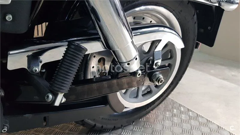 Harley-Davidson Dyna Fat Bob – Vista 36
