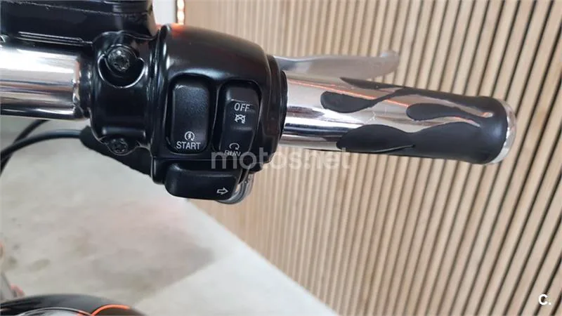 Harley-Davidson Dyna Fat Bob – Vista 42
