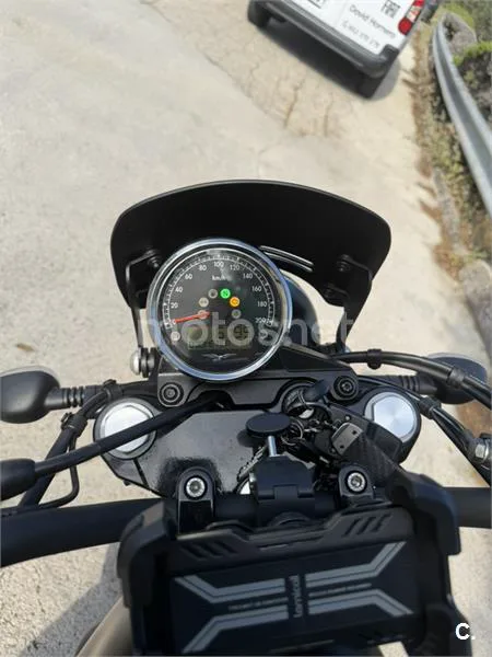 Moto Guzzi V7 III – Vista 4