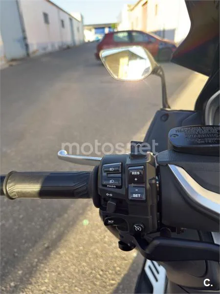 Yamaha TMAX 530 – Vista 15