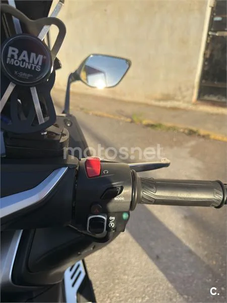 Yamaha TMAX 530 – Vista 16