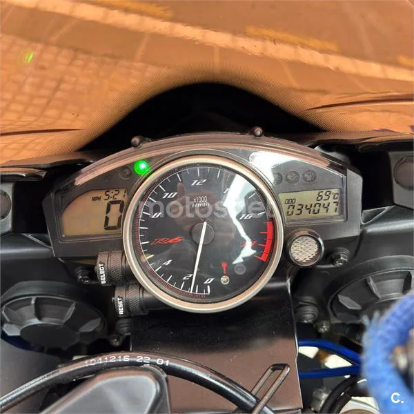 Yamaha R6R – Vista 13