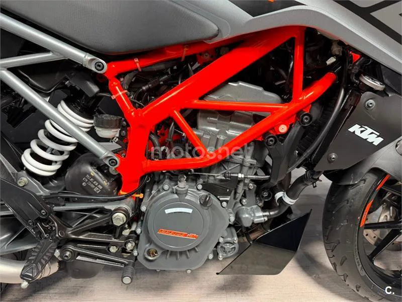 KTM 125 – Vista 14
