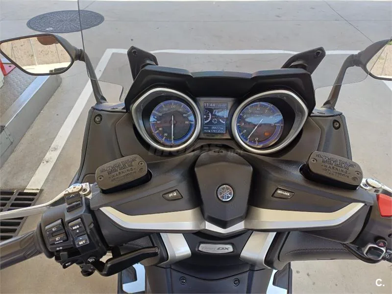 Yamaha TMAX – Vista 4