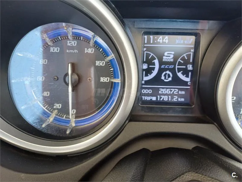 Yamaha TMAX – Vista 5