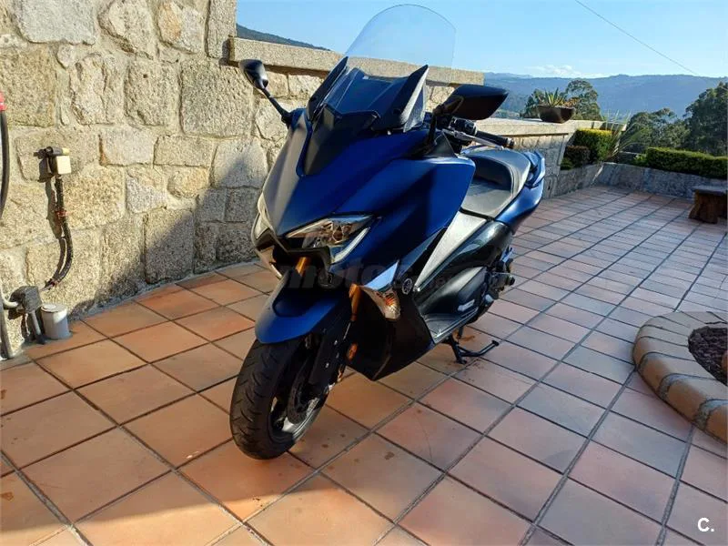 Yamaha TMAX – Vista 7