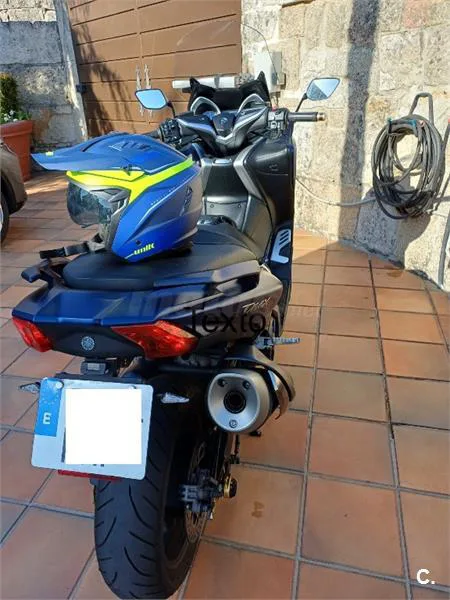 Yamaha TMAX – Vista 8