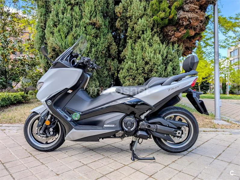 Yamaha TMAX – Vista 2